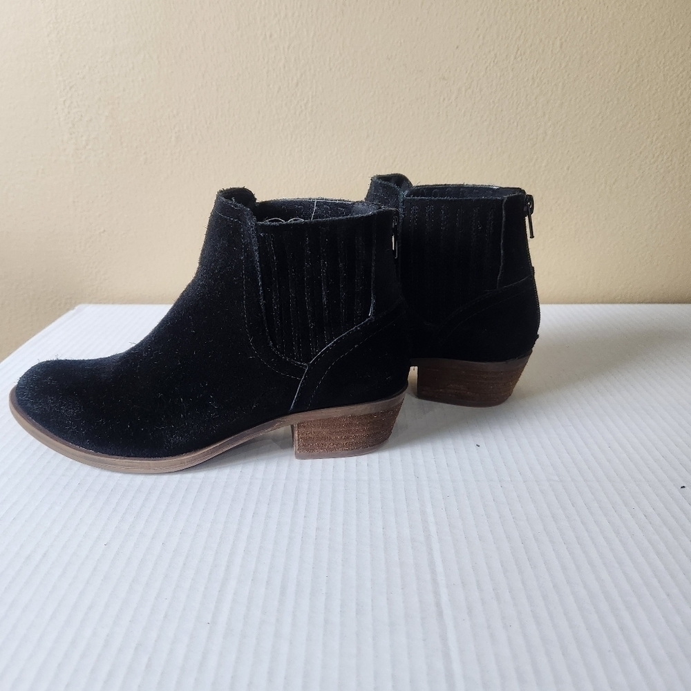 Kensie Gazelle Black Suede Ankle Bootie Size 6M